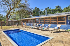 Howdy Haus Pool and Hot Tub and Outdoor Space